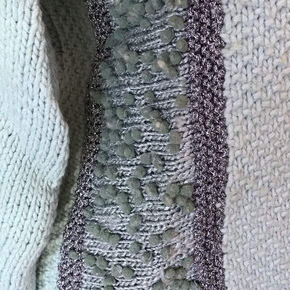 Vintage HAND knit sweater vintage 80s sea foam green with silver accent - Picture 3 of 9